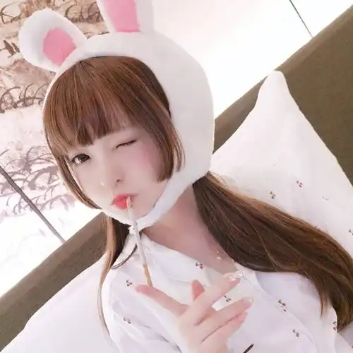 兔耳调皮妹子