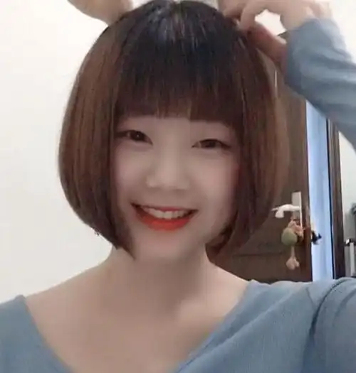 终于知道女生为啥爱留刘海小姐姐掀起刘海,瞬间脱粉上万