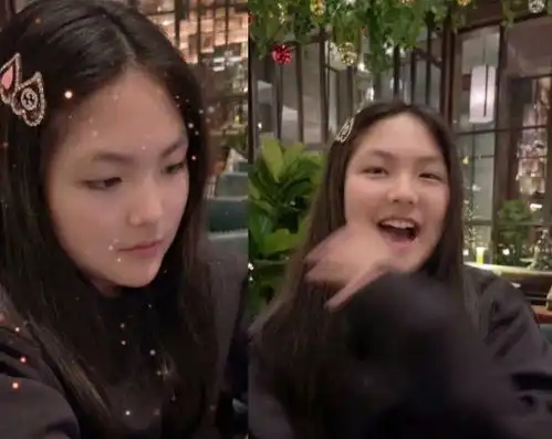 王岳伦晒与12岁女儿合影头发斑白面带微笑,王诗龄变瘦下巴尖