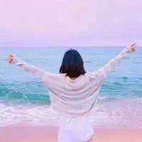 一个人孤独背影图片女唯美的孤独女生背影图片