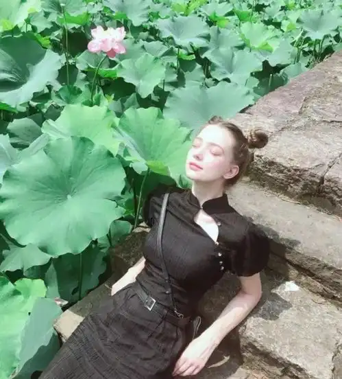 浙大混血校花走红,撞脸奥黛丽赫本,中文名字过于霸气