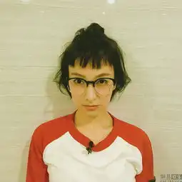 吴昕狗啃式搞怪9连拍活力满分实力卖萌