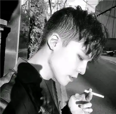 独居男子藏身都市,享受百无聊赖的自由