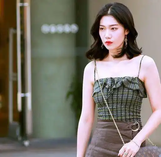 街头美女怎么拥有公主气睡衣穿搭展现个性,秀出另类时尚