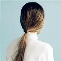 明亮而温暖又有点伤感的女生头像,温婉吸睛的女人