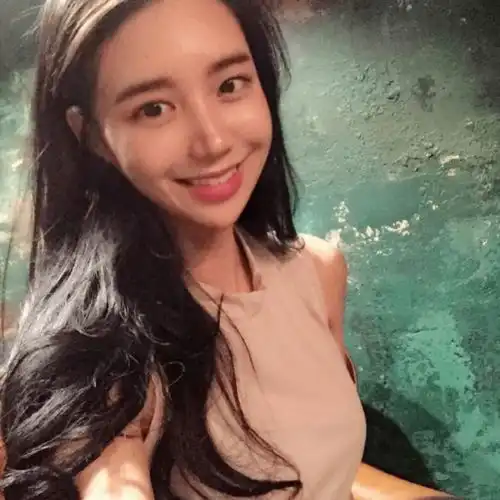 华师表白墙刘同学,只要你肯转身一步,我就愿意跑99步去拥抱你