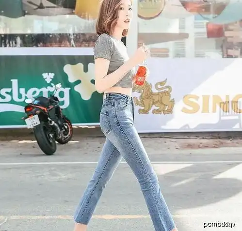 优雅随性的牛仔裤美女,展现青春色彩,秀出曼妙姿态