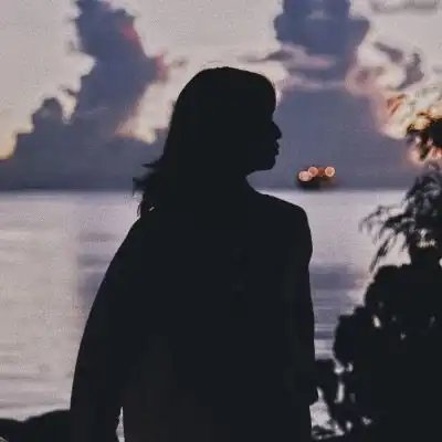 微信头像女背影唯美侧面好看的伤感头像女