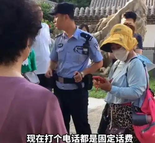 大连14岁女孩500元卖头发,被商贩剪坏后嚎啕大哭,民警怒斥商贩