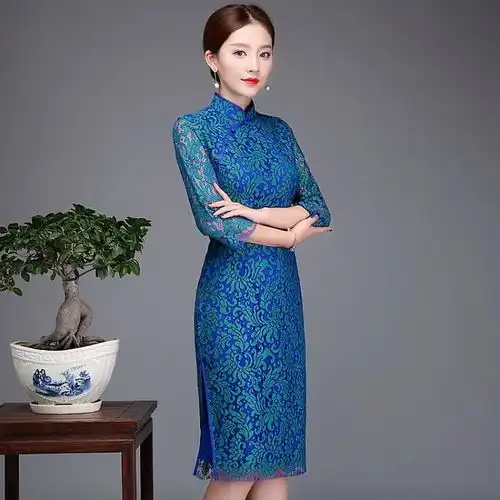 走路带香,宝蓝旗袍的气质教人念念不忘