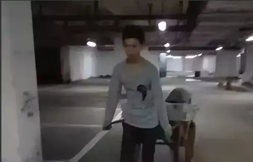 搬砖男孩林万东高考713分的他,被嘲考上清华也没用,如今怎样
