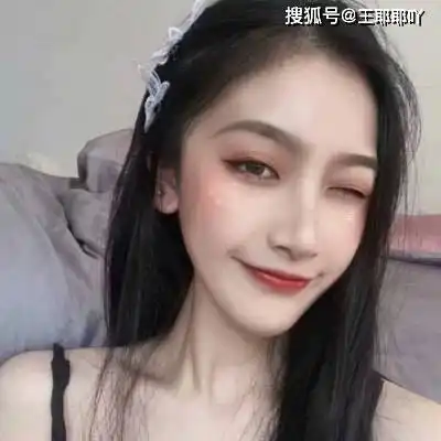 搞笑gif舞蹈生涯结束了,身材满分,柔韧性满分