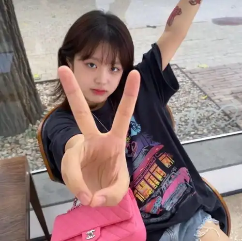 女生头像认真生活