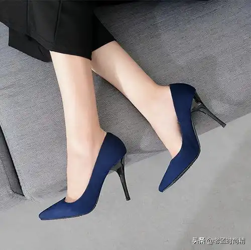 几款超好看的尖头鞋,这个冬天又可以这么穿