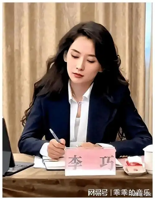 汪峰的五届女朋友,有钱真是牛逼