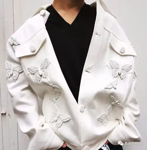 少女情怀图案工艺2019春夏女装外套趋势