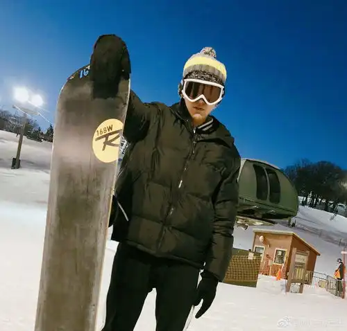 今日份考古时间来看化身体育系男生日常的滑雪凡