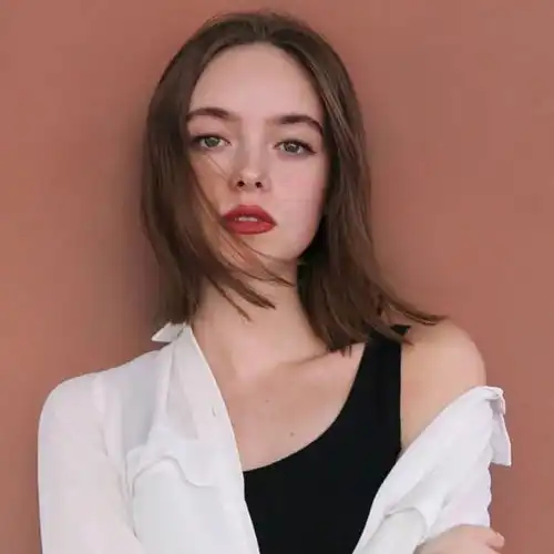 欧美女生头像自拍文案