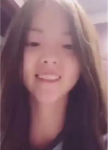 做头发太贵,女大学生把头发塞瓶子里,看到成果,网友学到了