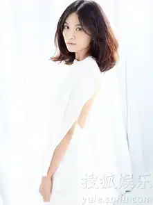 曹曦文白裙动人尽显不加修饰自然美