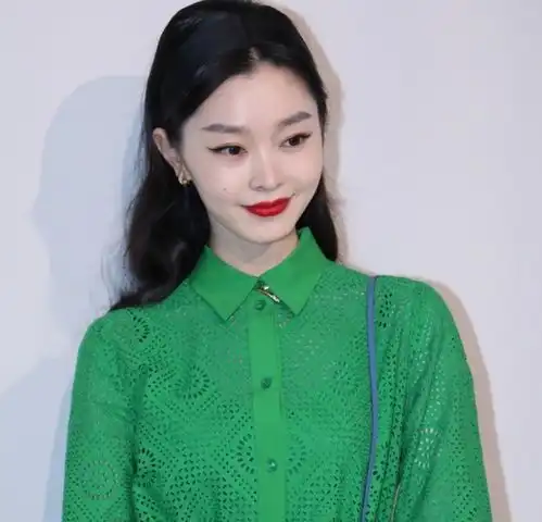 女星参加活动遇死亡角度,胡静俞飞鸿比美,佟丽娅却让人看呆