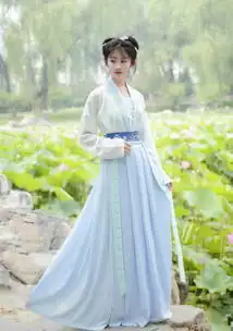抖音小姐姐走红,一袭素雅汉服如同深闺妙女,让众宅男倾慕不已