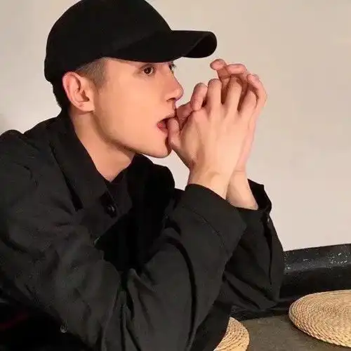 头像丨温柔的人会带你离开海底