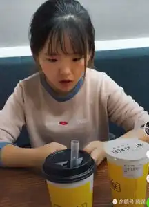 土豪和网恋女友奔现,三年为女友花五十万,见到真人直接崩溃了