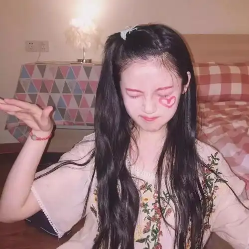 女生头像情侣头像蜡笔小新壁纸