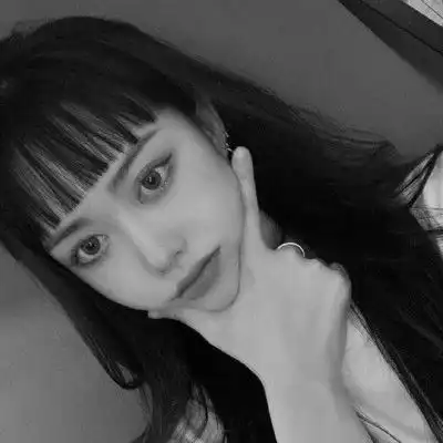 气质高冷成熟风女头像黑白,对你的安危视而不见