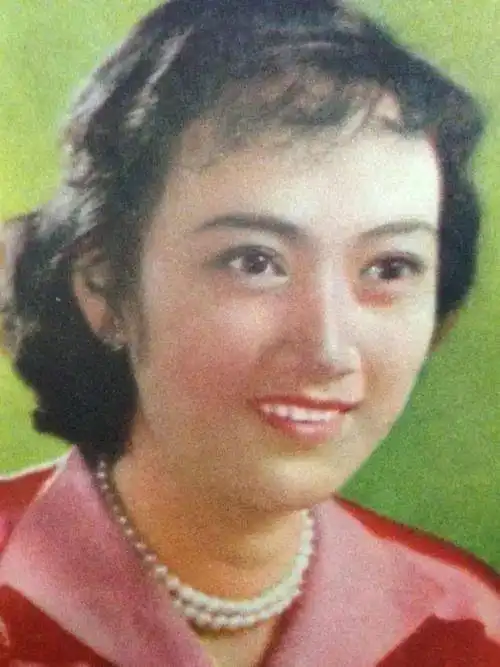 她曾是中国巨星,中年丧子,85岁成女将军...