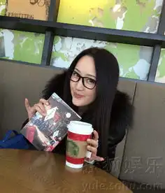 不老女神杨钰莹晒文艺自拍照清纯如少女组图