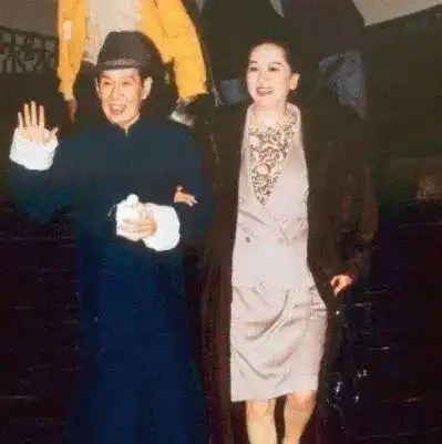 没想到,他悄悄换女友了