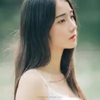 女生头像唯美侧脸长发飘飘最新版她只是个小小的女孩