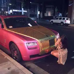 世界上最土豪的10大美女pk,跑车豪车无数