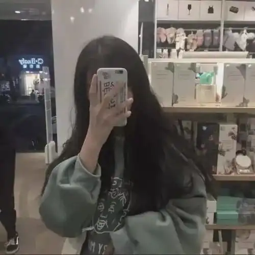 部位女头保持热爱奔赴山海.