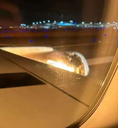 14名香港乘客死里逃生,刚逃出飞机,引擎就爆炸了