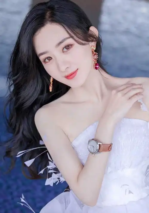 赵丽颖做梦都没想到,给她当了8年替身的女孩,如今已跟她平起平坐