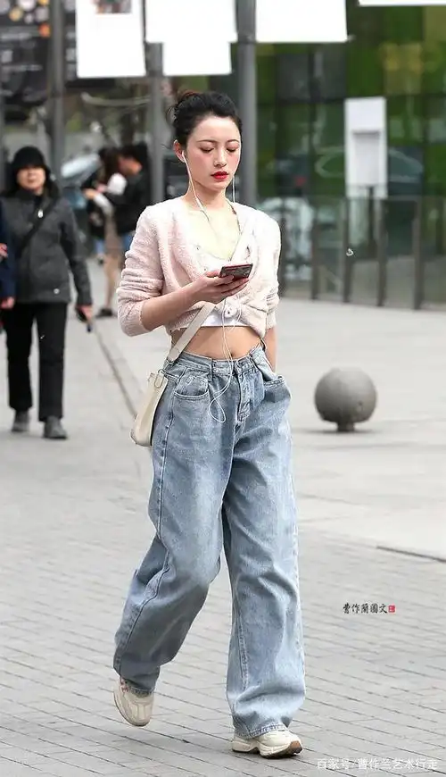腰线展示窈窕之美,敢露腰线的美女,都是对身材颇有自信的