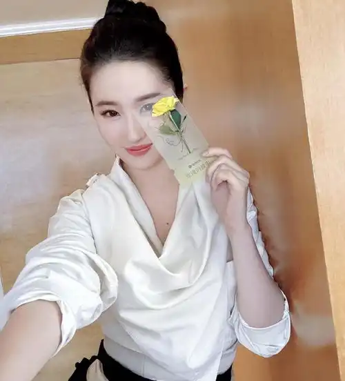 刘亦菲的大腿,撕碎了多少女明星的虚伪面具