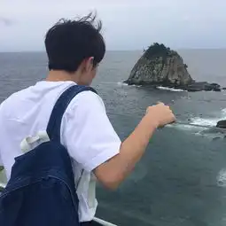 你是年少的欢喜,这句话反过来也是你.