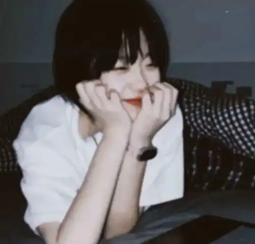黑夜里最相思,女生头像