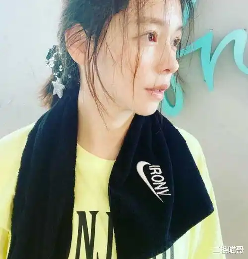 徐若瑄发零修图高清素颜照,45岁的皮肤连毛孔都看不到