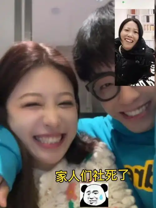 男子不知女友跟母亲在视频,搂着女友就亲,丈母娘看了皱起眉头