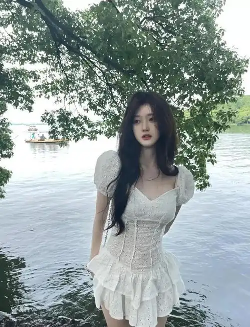 纯欲美女,神似赵露思