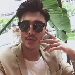 醉了200斤大叔把自己p成超级网红现在网红整容都懒得整了...