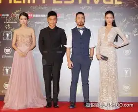龙女郎张蓝心工作照曝光与两男开心泡温泉