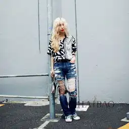 原宿街拍听说矮个女生跟阔腿裤更配,你穿显矮是方法不对