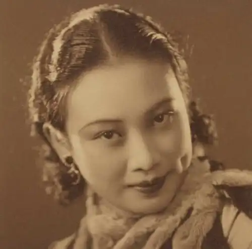胡蝶女儿胡友松27岁嫁75岁李宗仁,3年后守寡,晚年皈依佛门