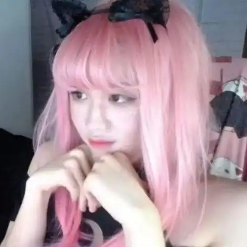 姿态女装直播引热议,粉丝直言太难顶,看看别人是怎么女装的